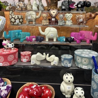 Wildlife figurines and animal model products suitable for attraction retail inventory