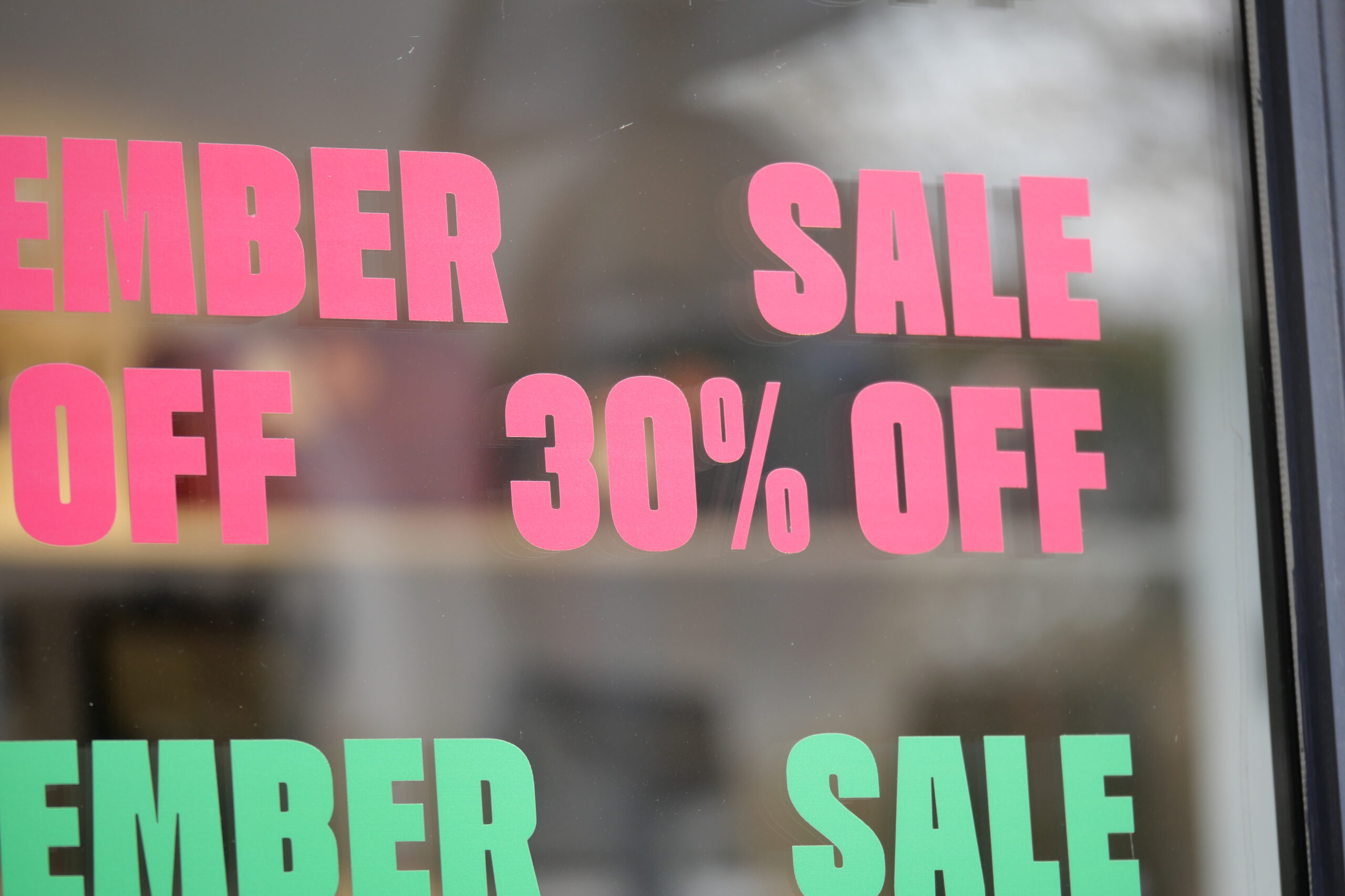 A sale sign shows thirty percent off for members at a store.
